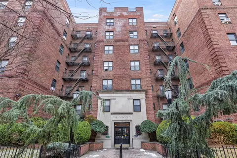 25-40 31 Ave #4E, Astoria, NY 11106