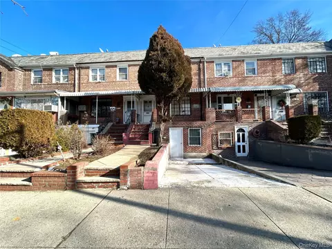 30-15 82nd St, New York, NY 11370