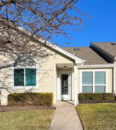 566 Birchwood Park Dr #566, Middle Island, NY 11953