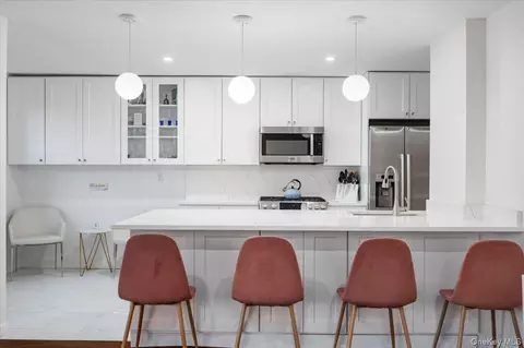 499 N Broadway #8F, White Plains, NY 10603