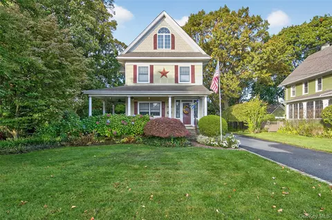 104 Windsor Ave, Rockville Centre, NY 11570