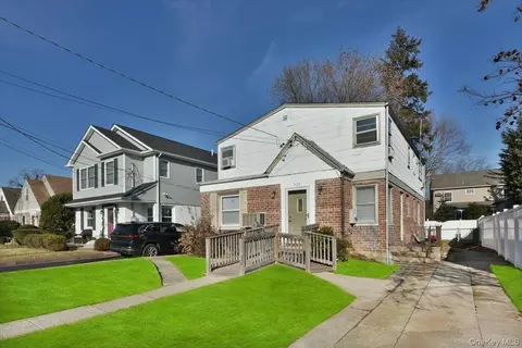 529 Stratford Rd, Hempstead, NY 11550