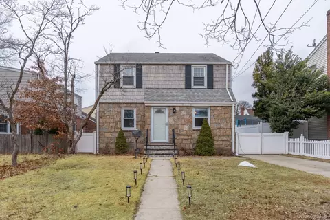 202 Emerson Pl, Valley Stream, NY 11580