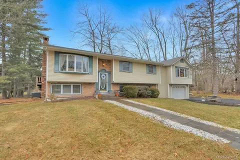 21 Mill Creek Rd, Clarkstown, NY 10956