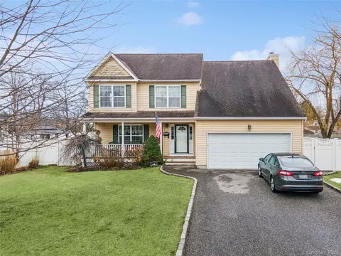 80 Fairview Ave, Islip Terrace, NY 11752