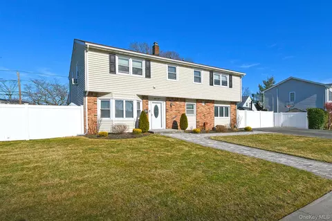 53 Clay Ln, Levittown, NY 11756