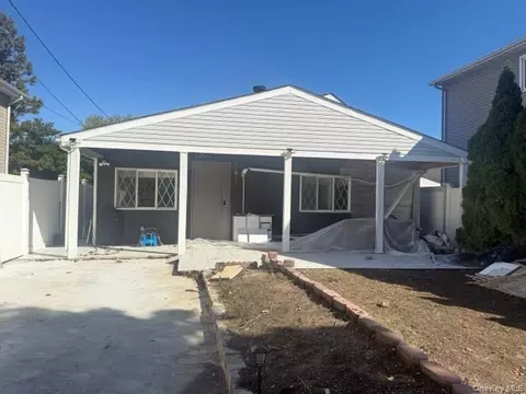 28 Floral Ave, Bethpage, NY 11714