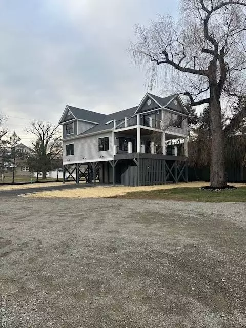 74 Beach Rd, Stony Point, NY 10980