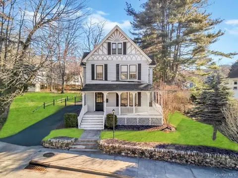 204 Myrtle Ave, Port Jefferson, NY 11777