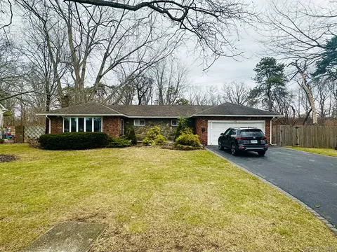 195 Norma Ave, West Islip, NY 11795