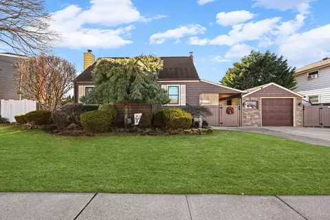 264 N Delaware Ave, Massapequa, NY 11758