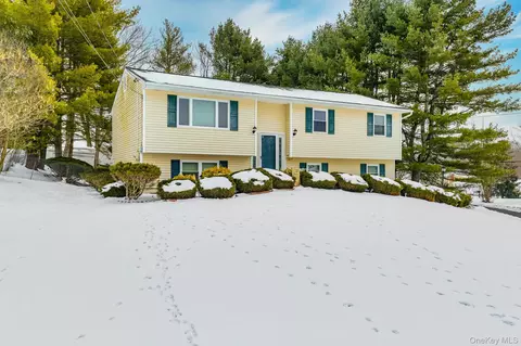9 Michele Ct, Middletown, NY 10941