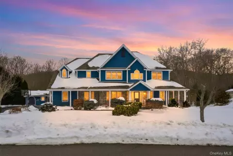 24 Heritage Ct, Tuxedo, NY 10987