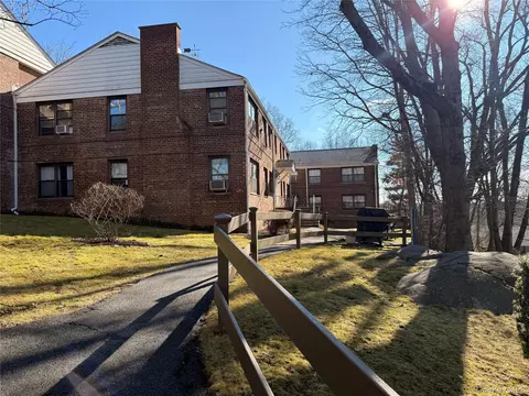 67 Rockledge Rd #1B, Greenburgh, NY 10530