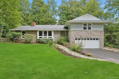 2 Doris Dr, Greenburgh, NY 10583