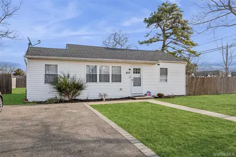603 Doane Ave, Bellport, NY 11713