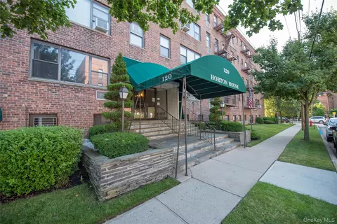 120 Horton Hwy #A1, North Hempstead, NY 11501