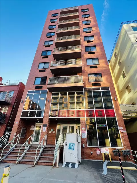 3138 137th St #5A, Flushing, NY 11354