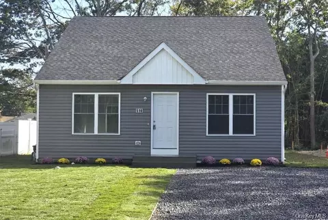 510 Neighborhood Rd, Shirley, NY 11967