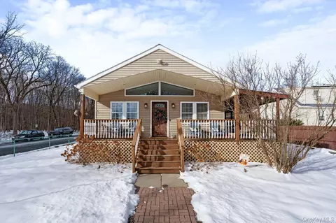 106 John St, Maybrook, NY 12543