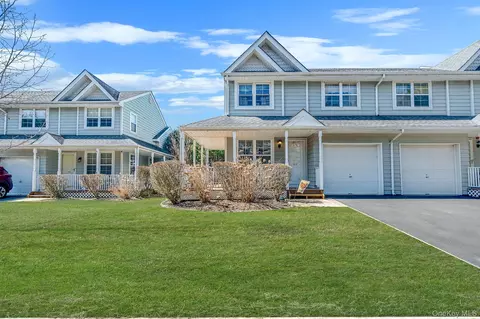 22 Fairlawn Dr, Central Islip, NY 11722
