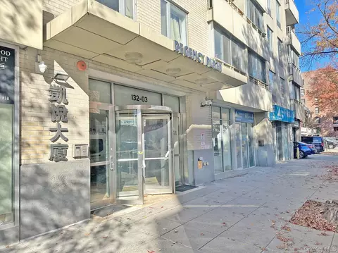 13203 Sanford Ave #6I, Flushing, NY 11355