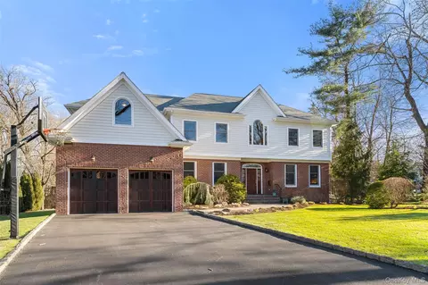 5 Stonewall Ln, Mamaroneck, NY 10543