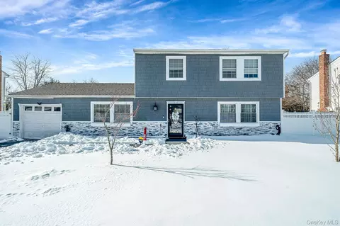 14 Ormand Ave, Medford, NY 11763