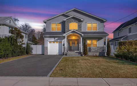 805 Pine Pl, Bellmore, NY 11710