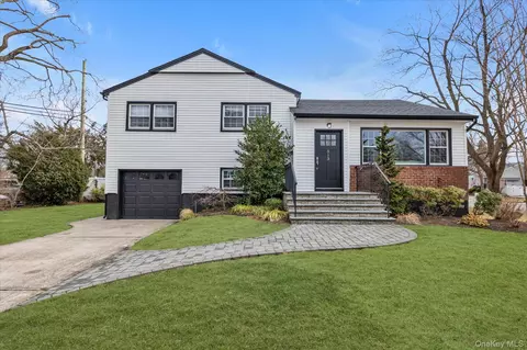 513 Dee Ct, East Meadow, NY 11554