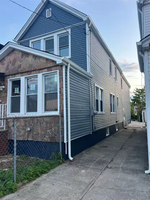 11020 Union Hall St, New York, NY 11433