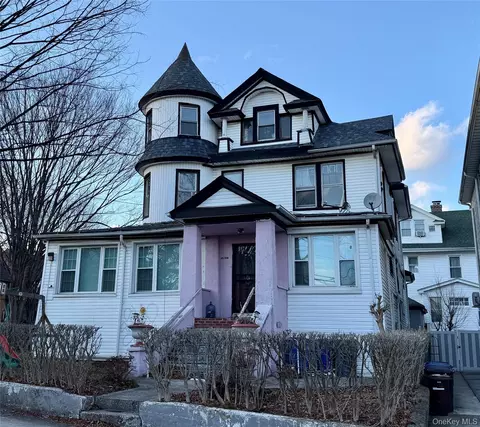 15101 85th Dr, Jamaica, NY 11432