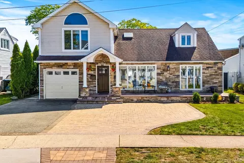 222 Chance Dr, Oceanside, NY 11572