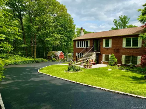 60 Arbutus St, Putnam Valley, NY 10579