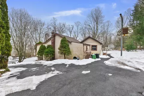 37 Barrett Hill Rd, Kent, NY 10512