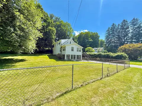 55 Red Mill Rd, Cortlandt, NY 10567