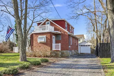36 Columbine Rd, Rocky Point, NY 11778