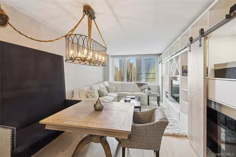 322 W 57th St #47K1, New York, NY 10019