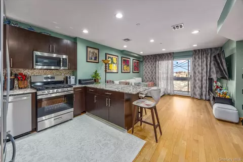 3015 Brighton 6th St #6B, Brooklyn, NY 11235
