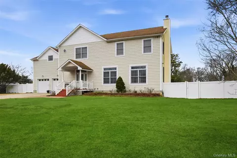 471 Southport St, Ronkonkoma, NY 11779