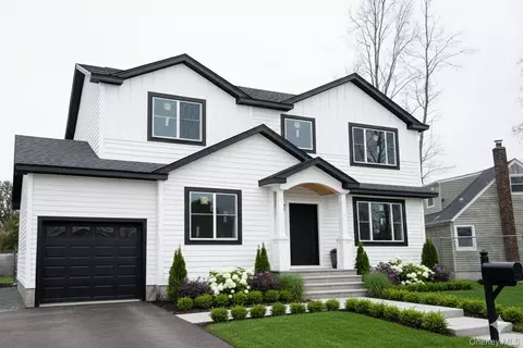 3 Bentley Rd, Plainview, NY 11803