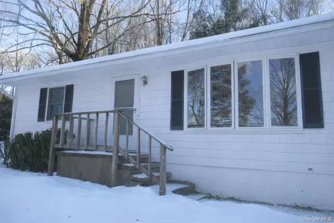 270 Buckshollow Rd, Mahopac, NY 10541