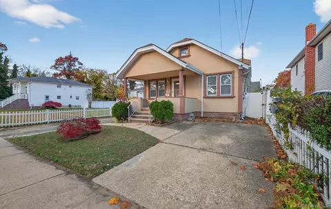 132 S Terrace Pl, Valley Stream, NY 11580