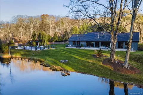 67 Dean Rd, Carmel Hamlet, NY 10512