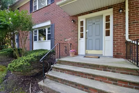 14 Somerset Dr, Ramapo, NY 10901