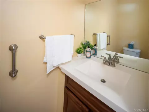 Bath - 3 Spring Rock Pl, Ramapo, NY 10977 photo 1 of 3