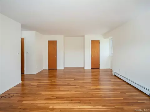 Living - 3 Spring Rock Pl, Ramapo, NY 10977 photo 4 of 5