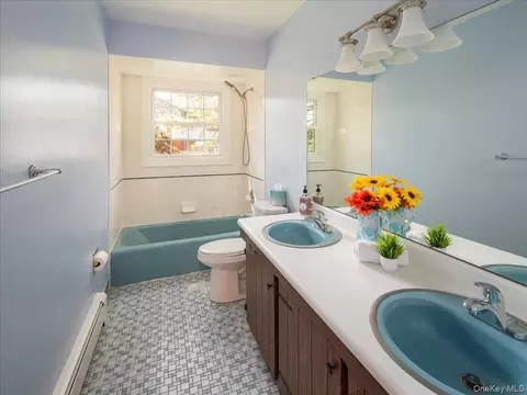 Bath - 3 Spring Rock Pl, Ramapo, NY 10977 photo 2 of 3