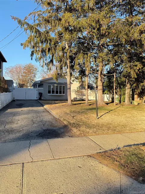 254 Park Ave, Freeport, NY 11520