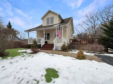 18 Grove St, Lloyd, NY 12528